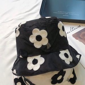 NWT Trendy Floral Embroidered Bucket Hat